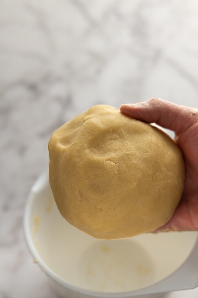 Elastic dough ball
