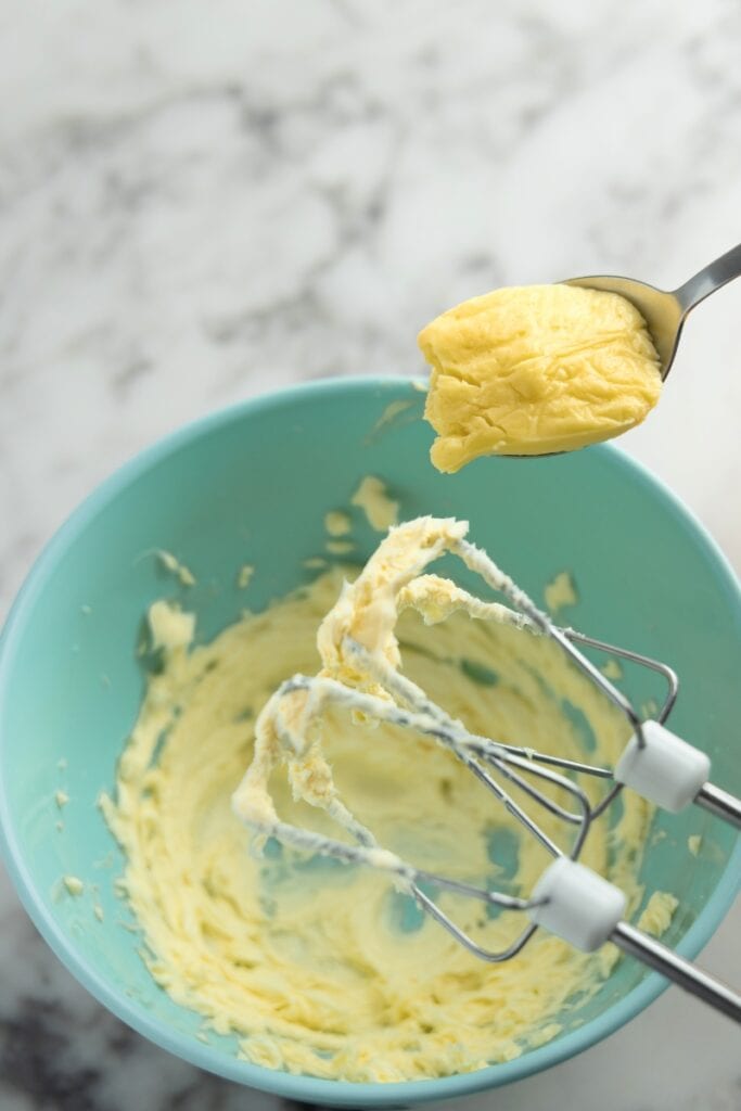 Adding the pudding to the whipped butter