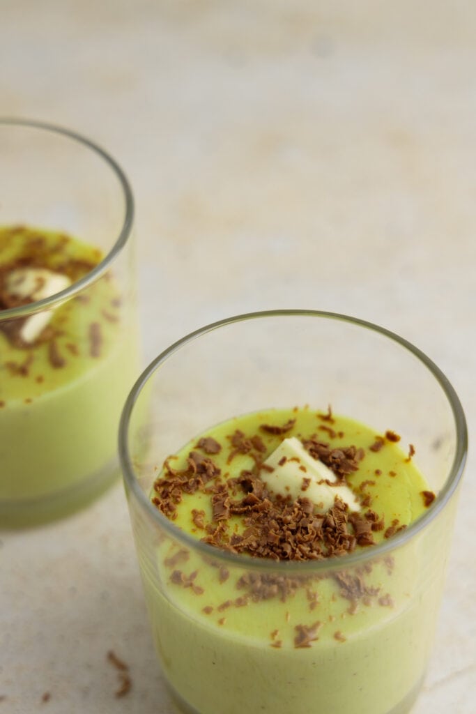 Pistachio pudding with white chocolate and grated milk chocolate