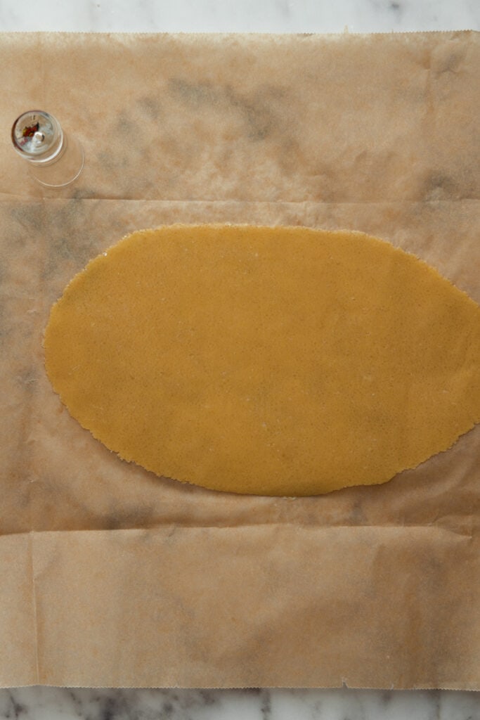 Prepare streusel dough for cutting