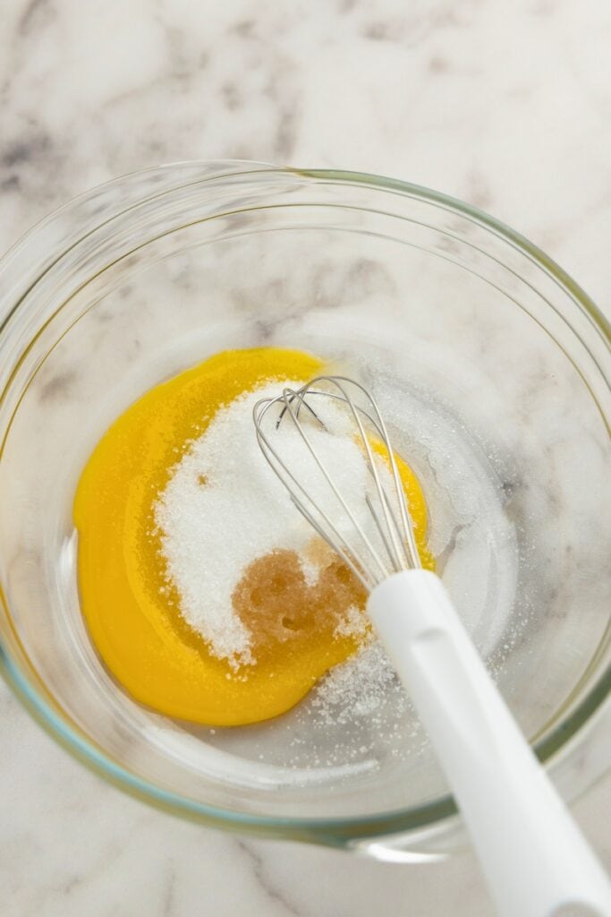 Combining egg yolks and sugar