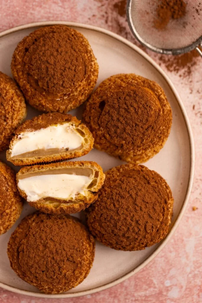 Crunchy tiramisu cream puffs