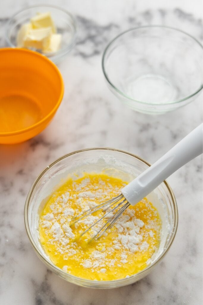 Mix the egg yolks, cornstarch, and sugar