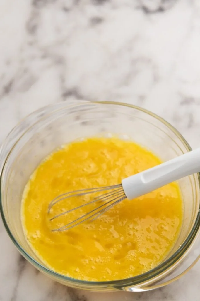 Whisking the egg and sugar