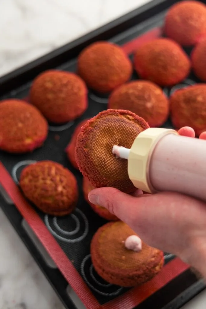 Piping the filling