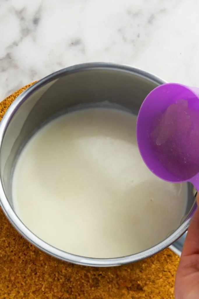 Adding the bloomed gelatin to the cream