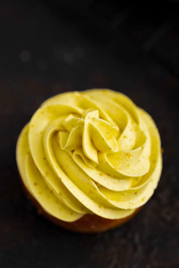 Pistachio whipped frosting