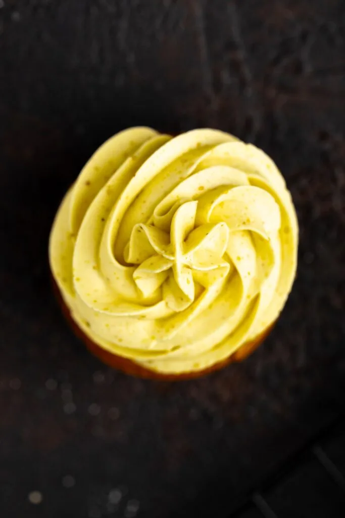 Pistachio white chocolate frosting