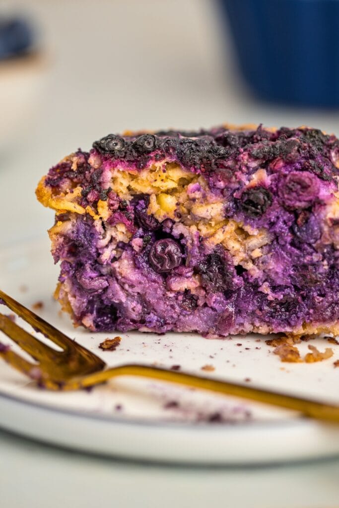 Easy blueberry baked oats for breakfast