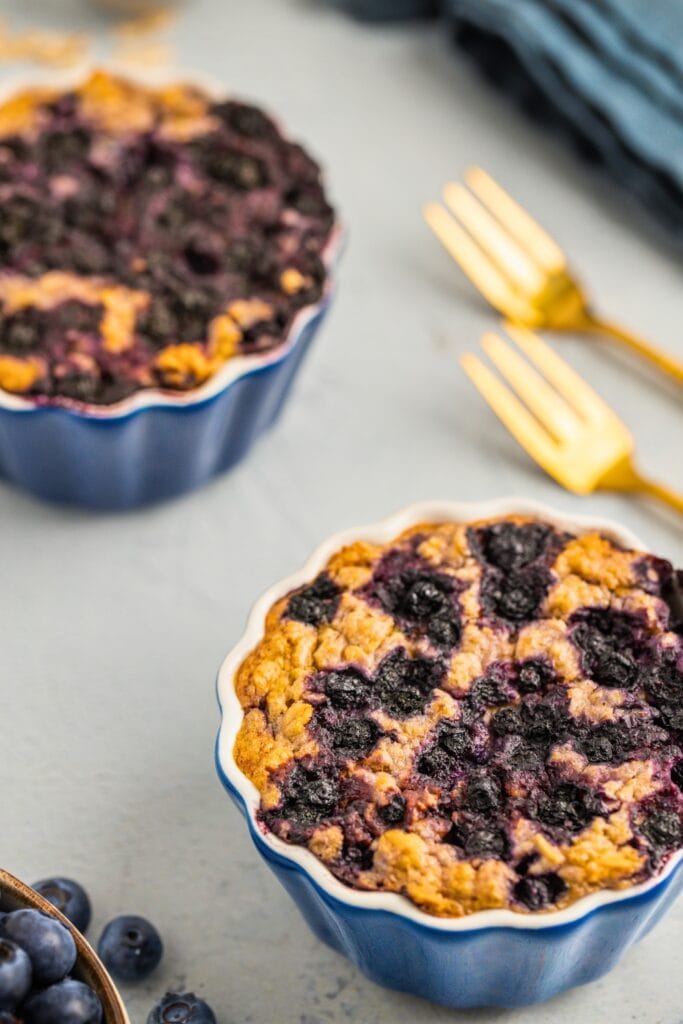 Fluffy blueberry baked oats for breakfast