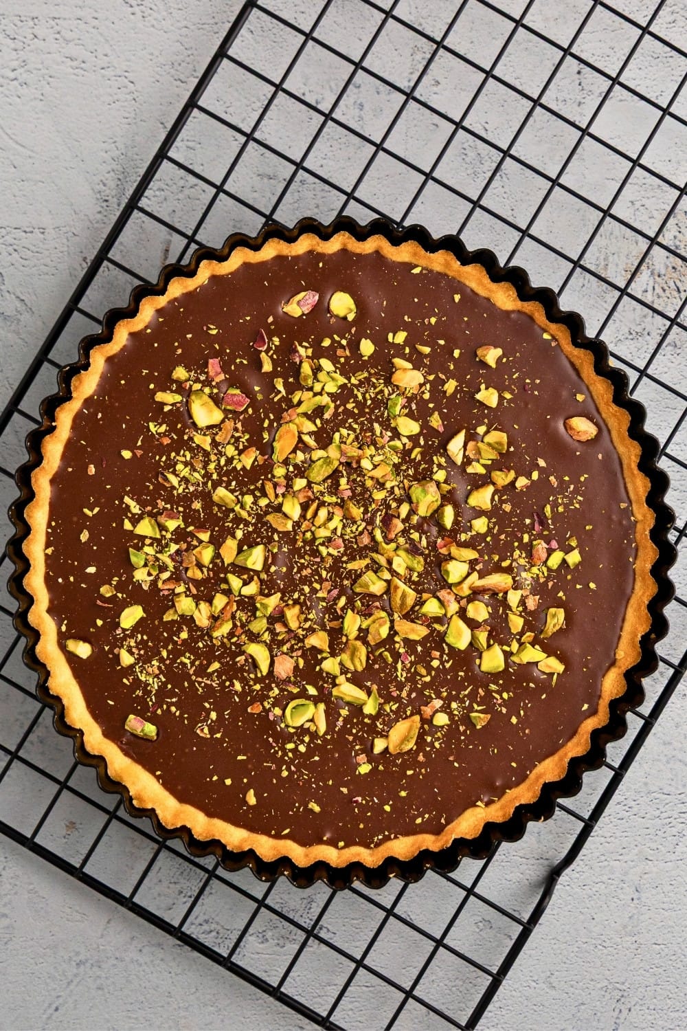 Whole Dubai chocolate tart after chilling
