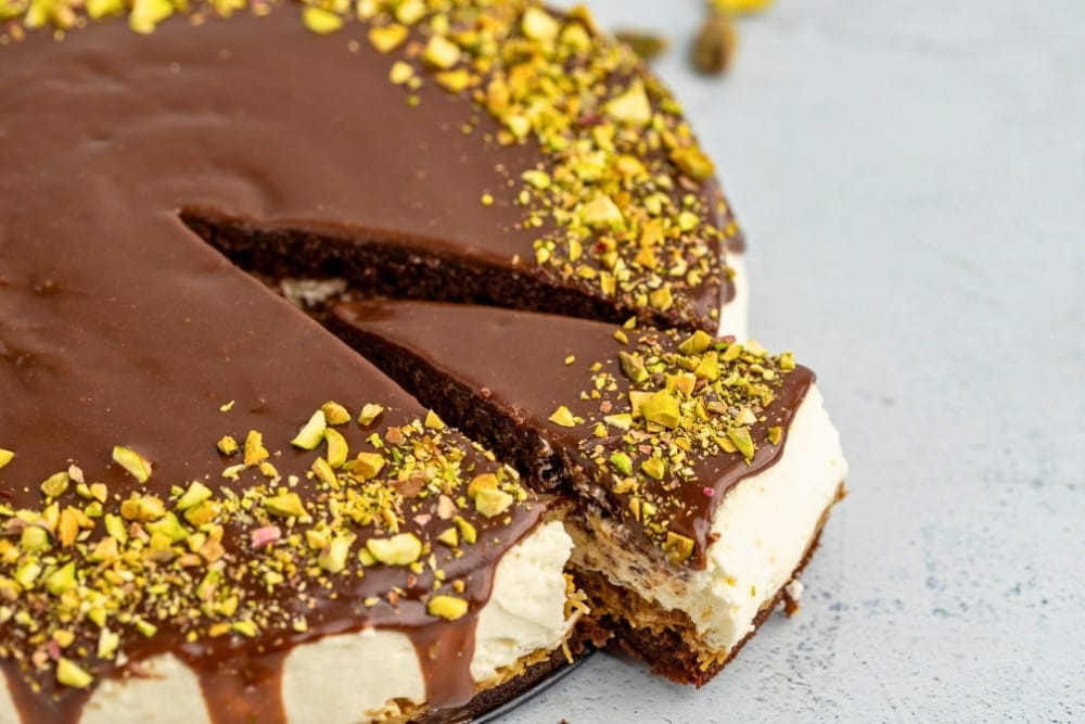 Dubai chocolate financier cake cutting slice