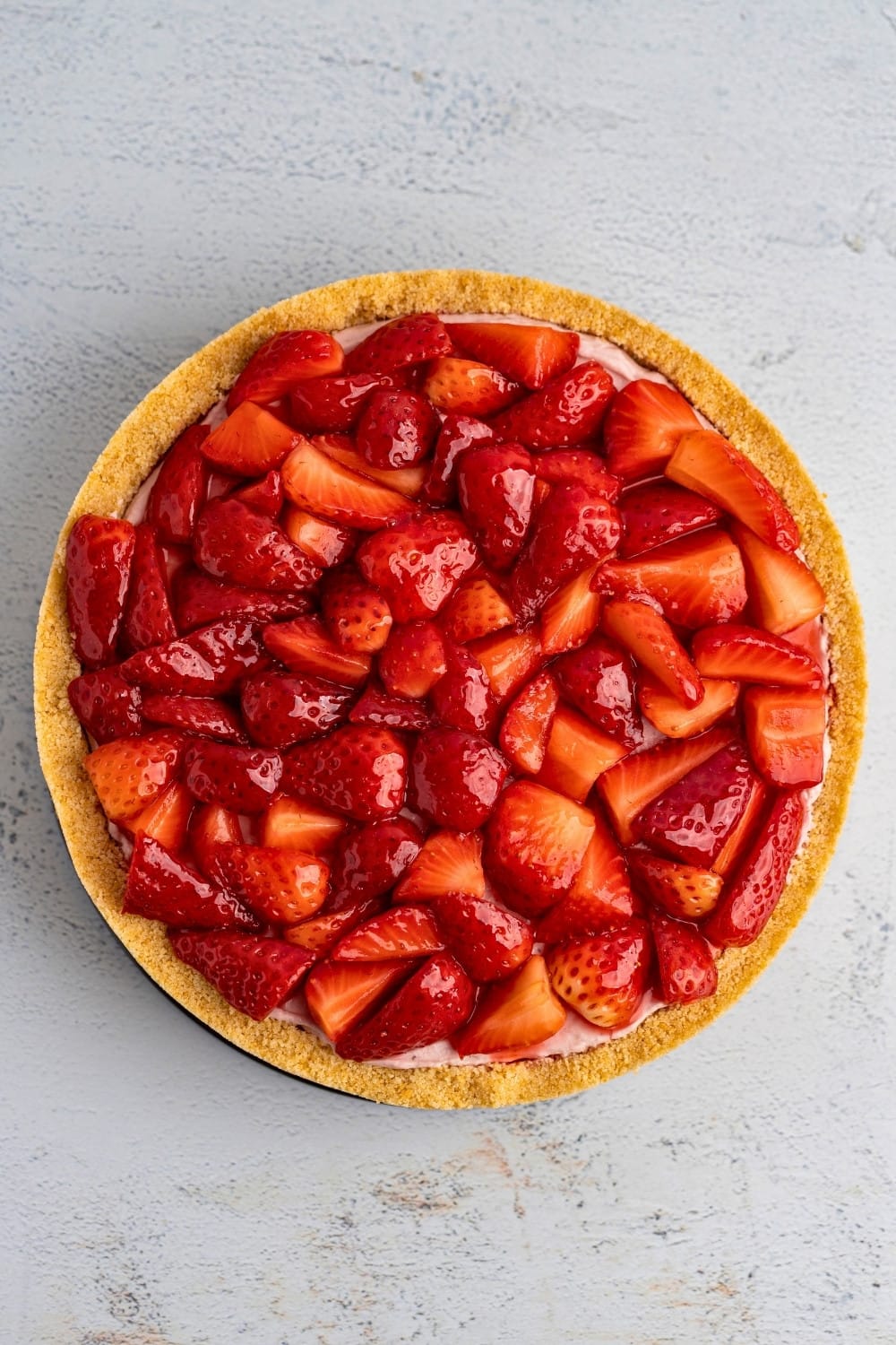 No bake strawberry cheesecake whole topdown