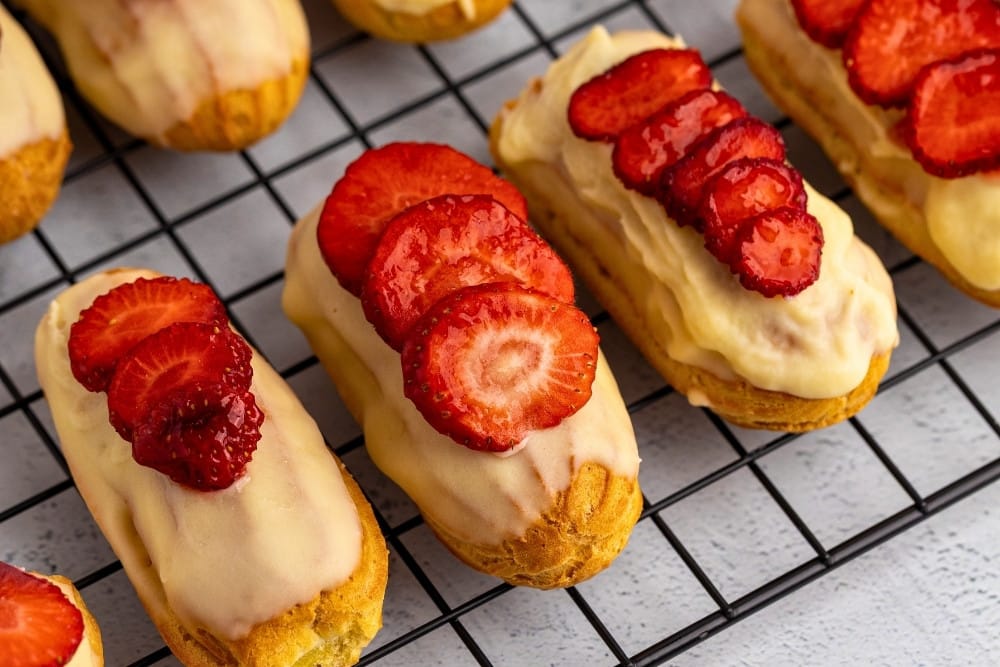 Strawberry eclairs featured image