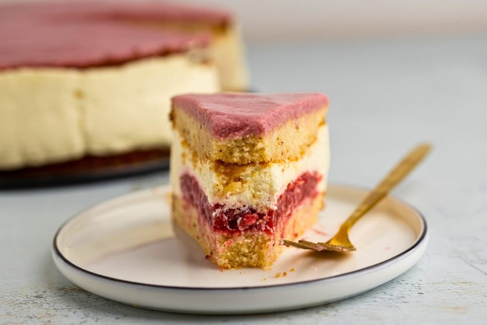 Strawberry financier cake featured image