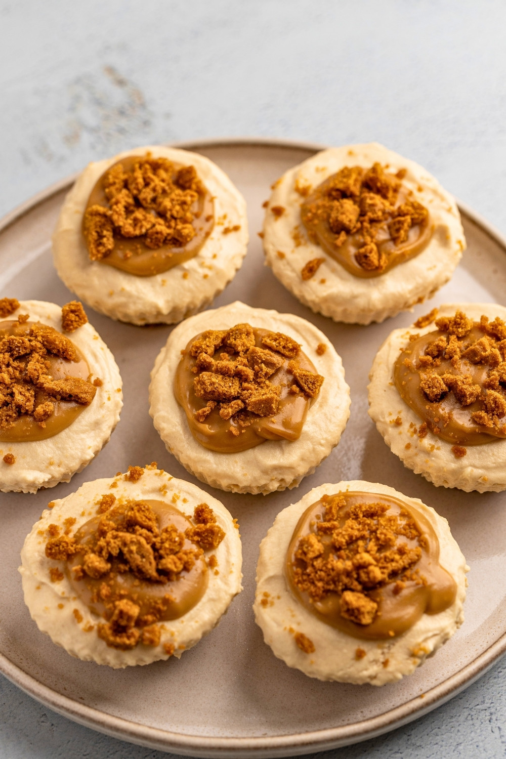 Mini Biscoff cheesecake cups plate closeup