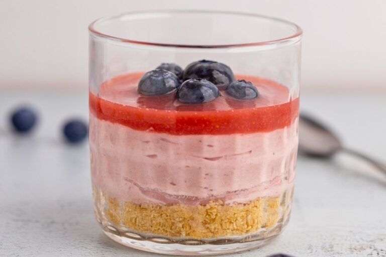 No-Bake Strawberry White Chocolate Cheesecake Cups