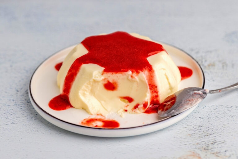 Vanilla panna cotta featured image