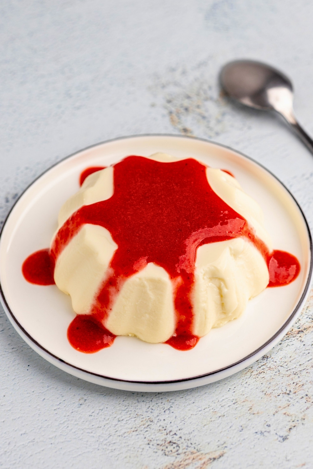 Vanilla panna cottta plated