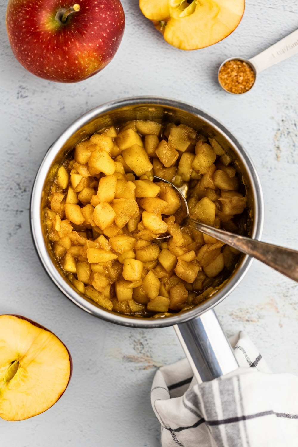 Apple compote pot