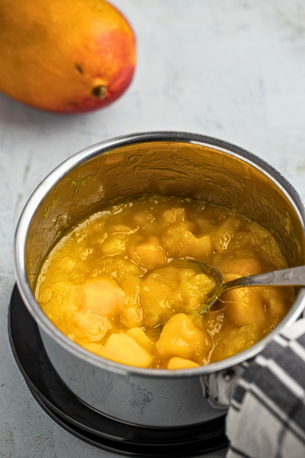 Mango compote pot